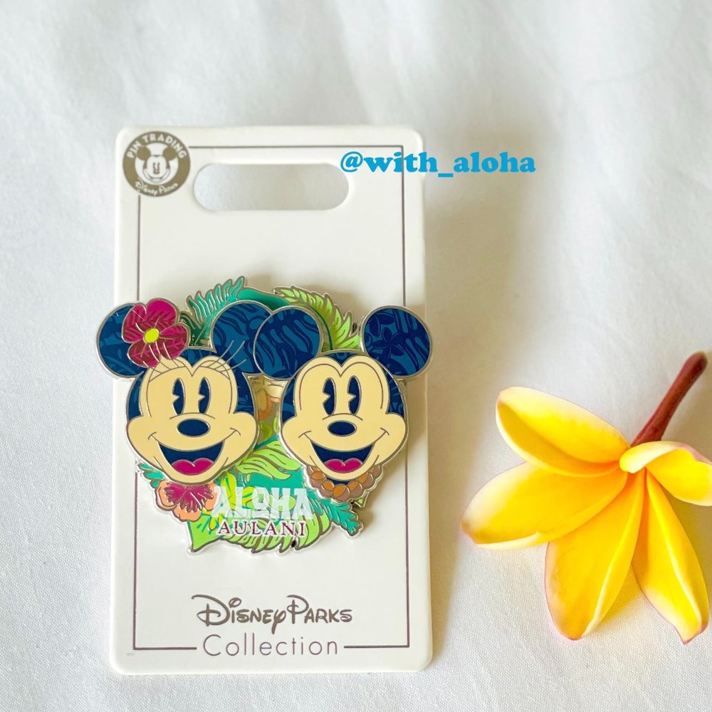 ✨NEW✨Disney Aulani Minnie and Mickey Mouse Pin
